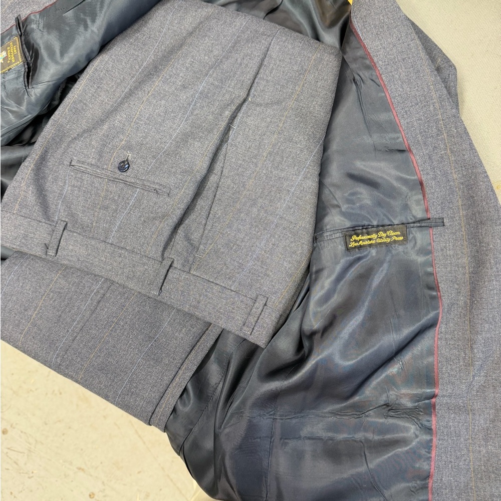 Assorted Men's Suits Collection (42Reg 36x29) - Picture 3 of 16